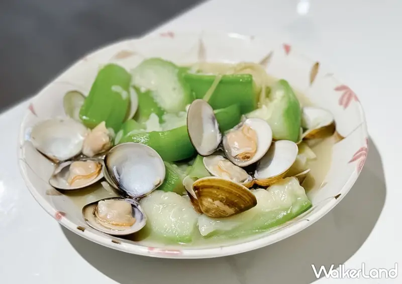 北海岸海鮮餐廳推薦！佃煮秋刀魚 爆卵香魚菜單必點，誇張到骨頭入口即化。