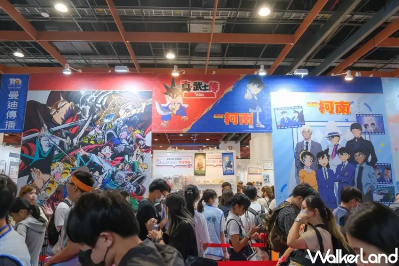 漫博現場人潮！2025漫畫博覽會1200攤動漫電玩，免費試玩區 鬼滅之刃展 盲盒扭蛋買爆。