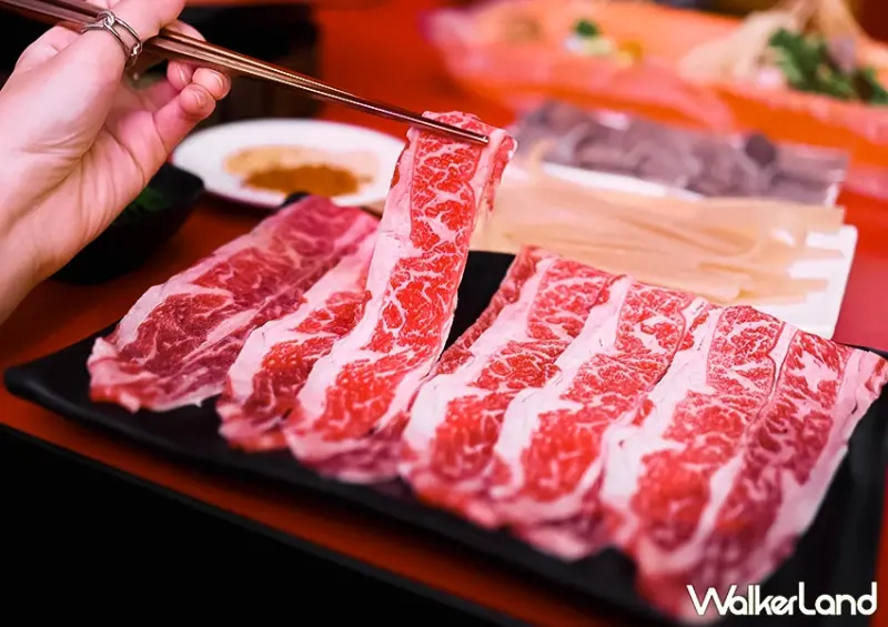 台北麻辣鍋推薦！嗯雞刀串串香 每串10元、營業到凌晨5點，宵夜火鍋餐廳首選。