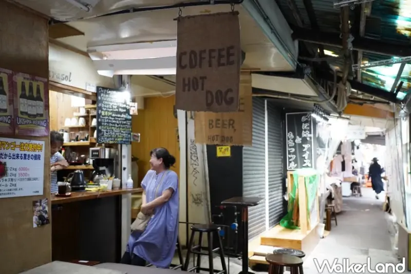 沖繩咖啡廳推薦！Cafe Parasol 藏在牧志市場的一人咖啡吧，當地人的療癒基地。