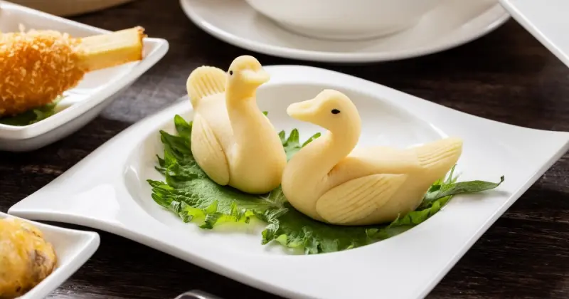 港點控必看天成翠庭全新港點！脆漿茄蝦餅 甘蔗炸蝦球等創意美味每份120元起。