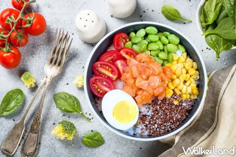 鮭魚刺身68元！美威鮭魚信義店7/25開幕，現切鮭魚磚下殺900元、再加碼送鮭魚握壽司。