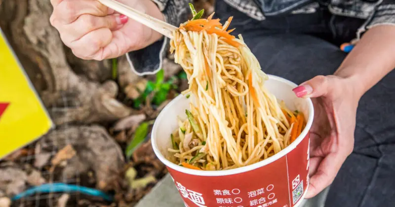 萬里美食推薦5選！新北人必搶比臉大泡芙 隱藏版涼麵，內行人才知道。