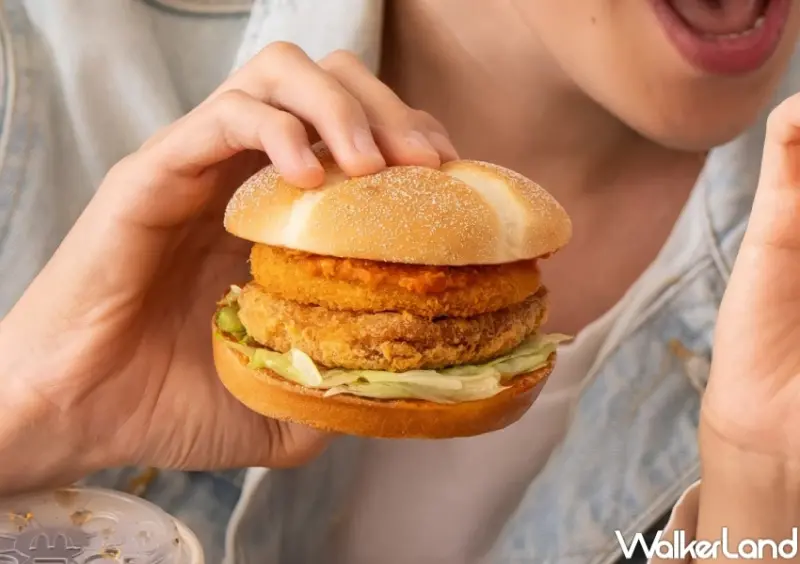 起司控要吃！麥當勞帕瑪森熔岩起司排雙牛堡，爆漿熔岩起司必吃。