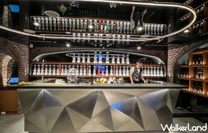 金色三麥酒窖店二代進化回歸！AI侍酒師、深夜KTV、威士忌專屬包廂 大公開、不藏私。