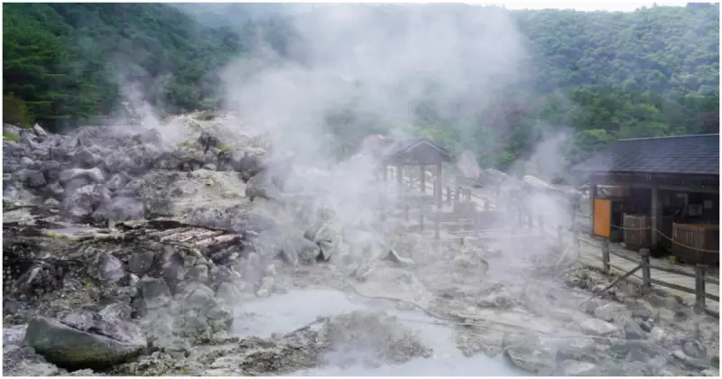 長崎景點必訪！雲仙地獄 日本知名溫泉名勝，吃溫泉蛋、泡足湯，連貓咪也覺得療癒。