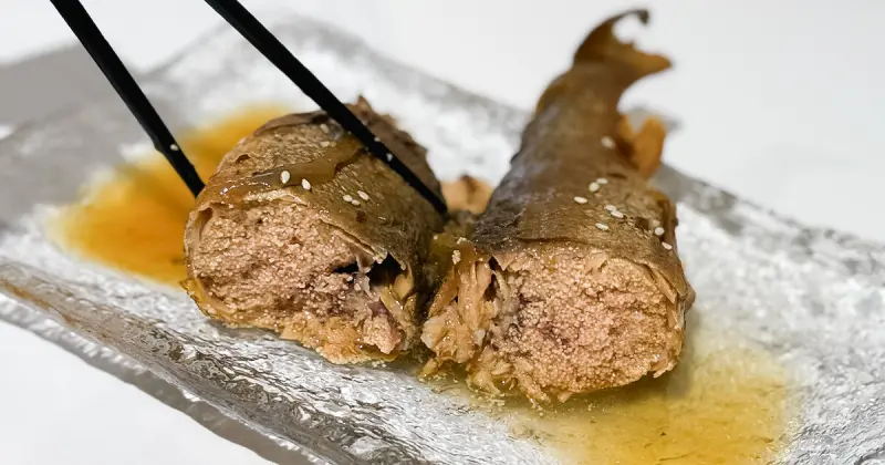 北海岸海鮮餐廳推薦！佃煮秋刀魚 爆卵香魚菜單必點，誇張到骨頭入口即化。