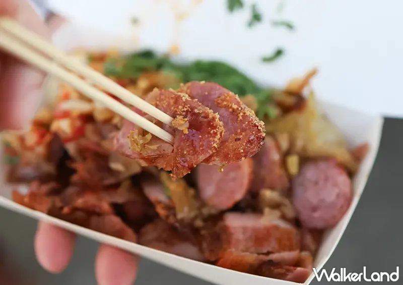 宜蘭香腸推薦！吳記大腸包小腸 裝甲車賣香腸超酷，記得打電話先預約。