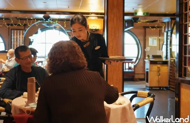 以麗星郵輪探索星號為家！絲路花舞中餐廳經理时芳林，十年航程築起海上歸屬感。