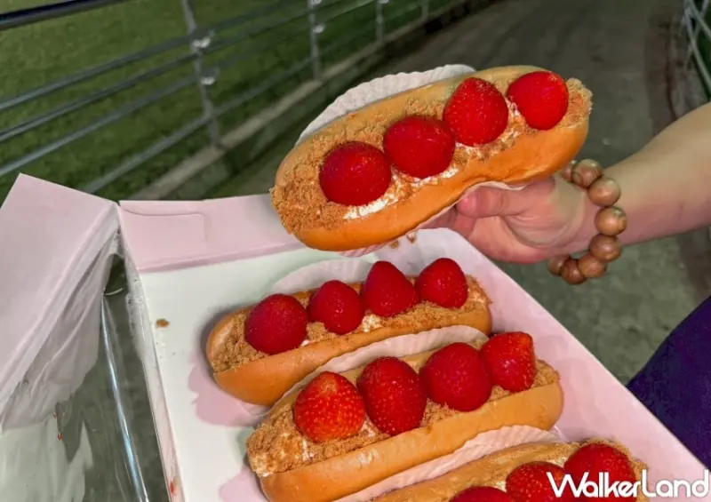 好市多草莓肉鬆潛艇堡！好市多新品草莓尬肉鬆，鹹甜草莓潛艇堡必拍必吃。