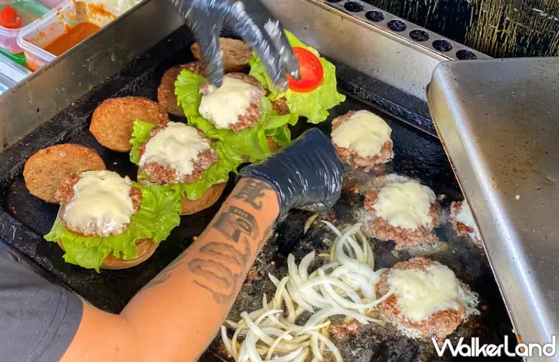 必吃美食「mini B漢堡餐車」的樸實逆襲！堅持黃金比例，帶漢堡控品嚐最真實的美式暴力美學。