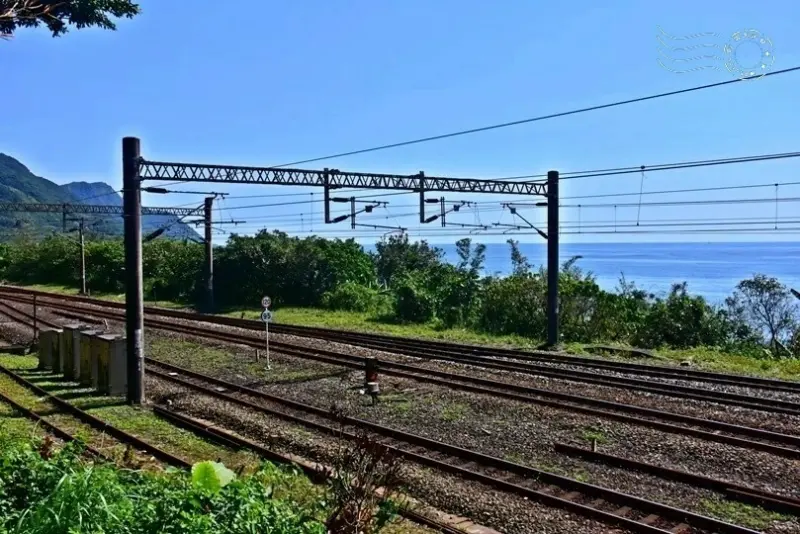 下車就看見大海！宜蘭無人海景火車站3選，再到咖啡廳看海放空。 / 部落客「雲大少爺」提供
