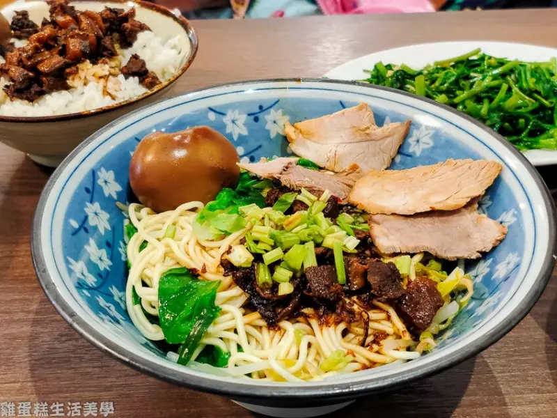 2025花蓮金針花季開跑！六十石山、赤科山看金色花海，玉里、富里順遊。 / 部落客「雞蛋糕生活美學專題報告」提供