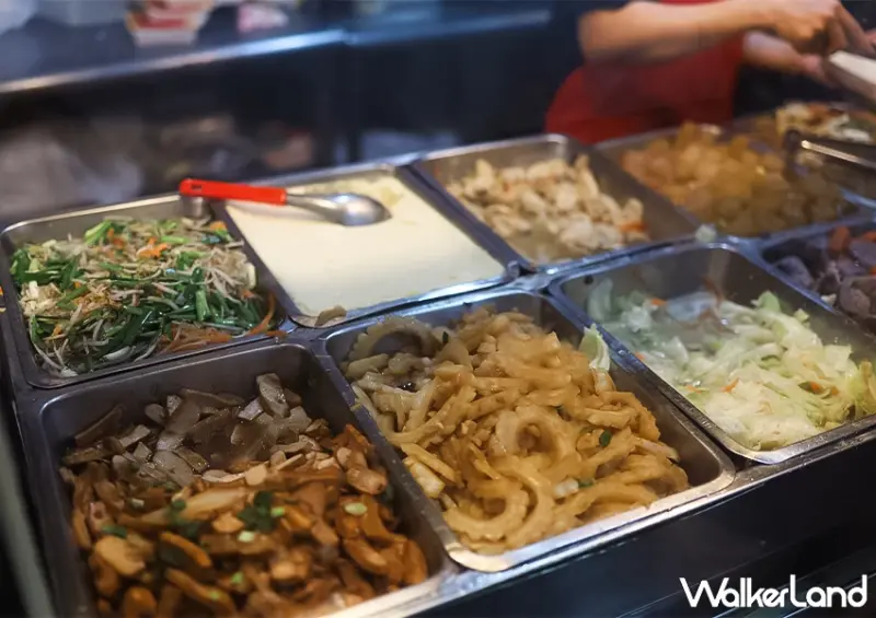 基隆必吃雞肉飯便當！美珠土雞 土雞瀑布超浮誇，在地人都吃這間。