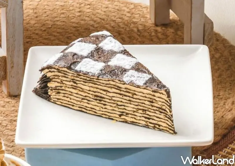 全家買3送3！可樂霜淇淋聯名9元加購手指滑板，咖啡買3送3先搶。