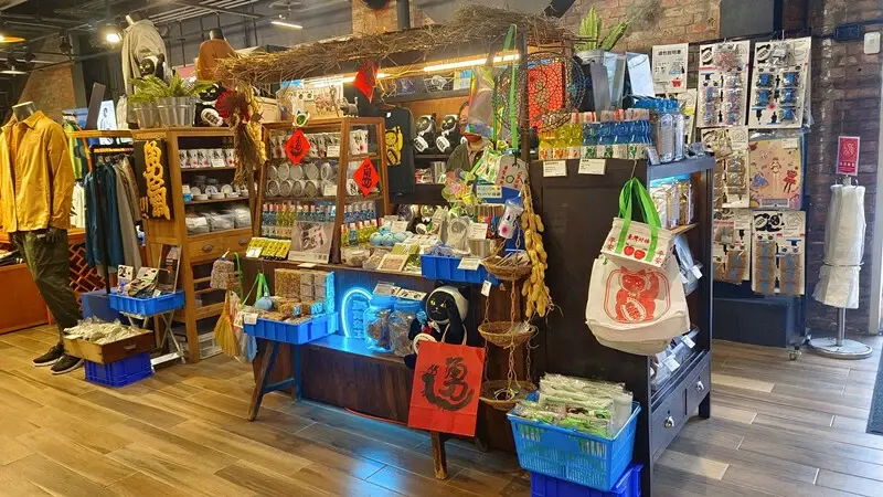 台北西門町小旅行！打卡嶄新亮相「6號彩虹」，大啖石頭火鍋老店鹹香滋味。 / 部落客「省錢旅遊達人」提供