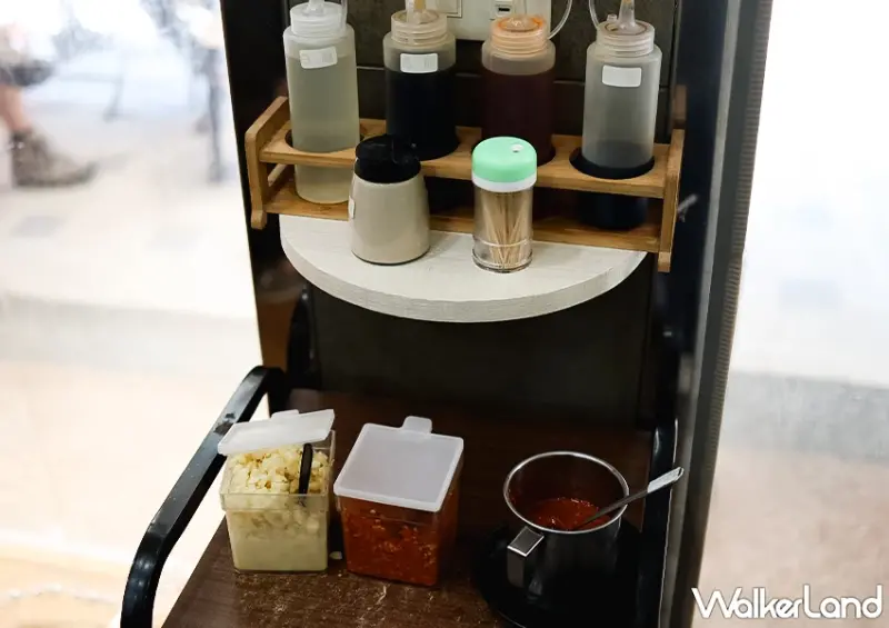 基隆暖暖必吃早餐！諸城水煎包 20元開吃，在地80年老店、大蒜辣椒任你加。