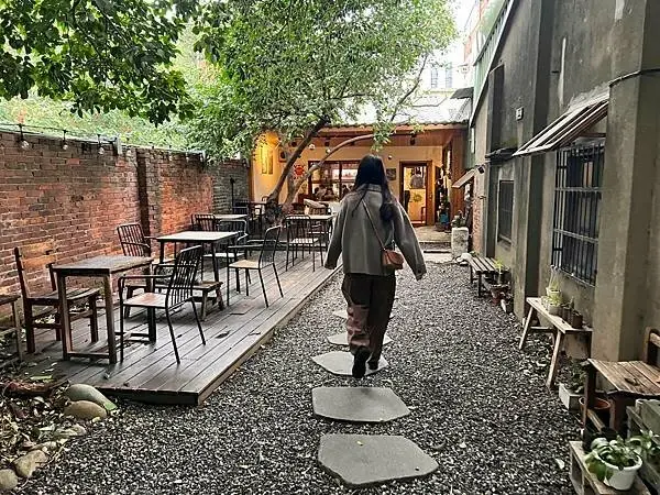 搭捷運就能到！桃園中壢老街溪一日遊，造訪日式建築拍照、河濱悠閒散步。 / 由部落客「拗嗚」提供