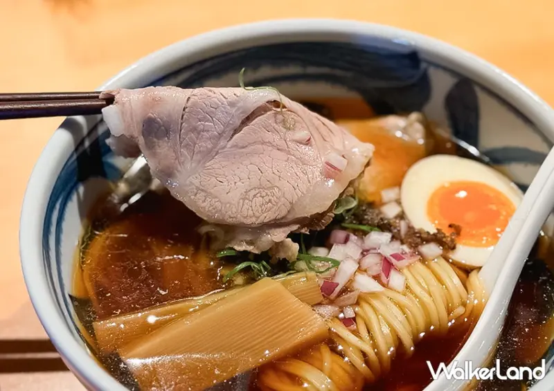 飛魚拉麵台灣也有！宜蘭蘇澳美食 飛屋拉麵 強勢回歸、沒訂位吃不到，菜單飛魚天婦羅必吃。