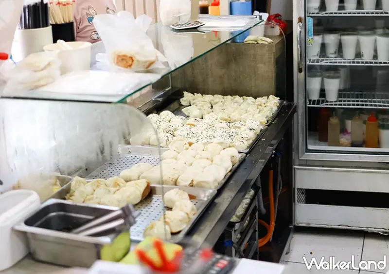 基隆暖暖必吃早餐！諸城水煎包 20元開吃，在地80年老店、大蒜辣椒任你加。