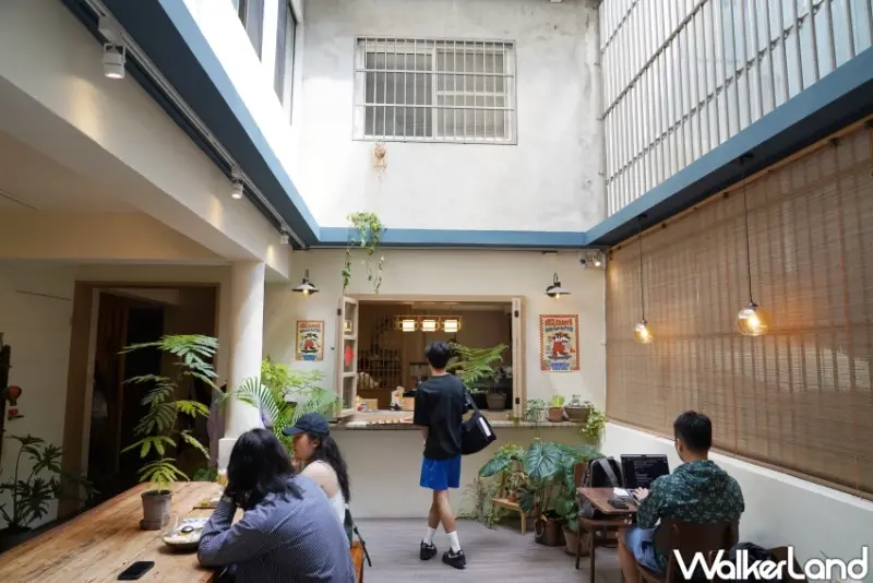 中壢咖啡廳推薦！武威堂咖啡 四層樓天井設計老宅咖啡廳，夏季限定西瓜特調必喝。