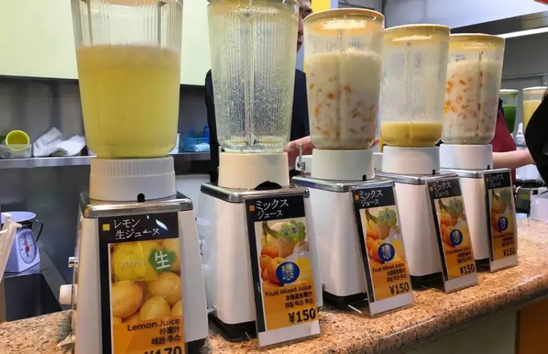 轉乘四大車站絕對不可錯過的現榨冰沙果汁，一杯只要200日圓的大阪老派浪漫。