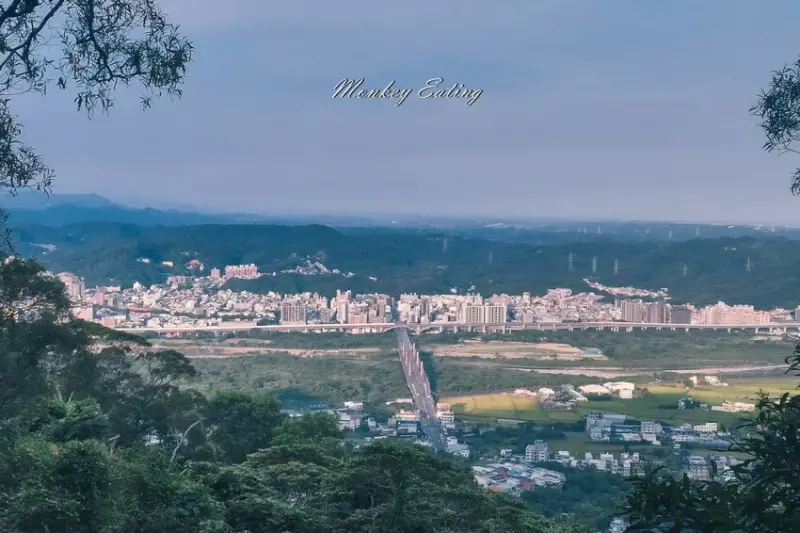 新竹芎林一日遊！飛鳳山步道健行路線，小森之歌夢幻愜意野餐。 / 部落客「貪吃猴」提供