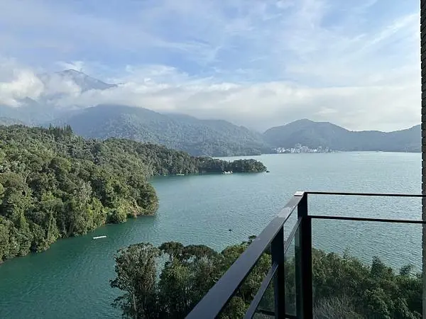 入住即享湖景！南投魚池日月潭住宿推薦，湖光山色盡收眼底。 / 由部落客「薔妮老娘」提供