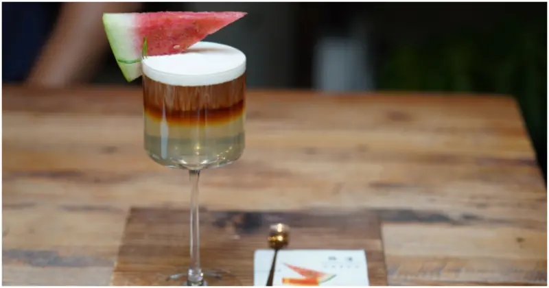 中壢咖啡廳推薦！武威堂咖啡 四層樓天井設計老宅咖啡廳，夏季限定西瓜特調必喝。