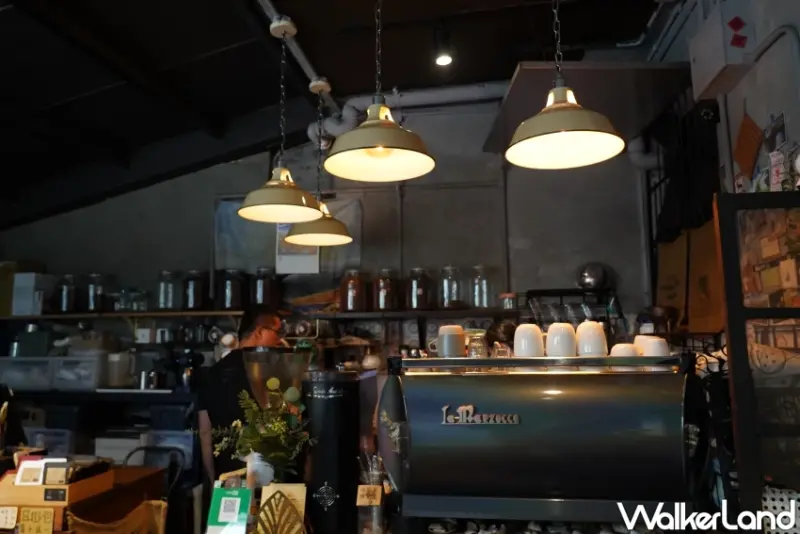 捷運昆陽站咖啡廳推薦！腦咖 CAFFE BRAIN 清晨7點營業，早餐搭配銅板價好咖啡。