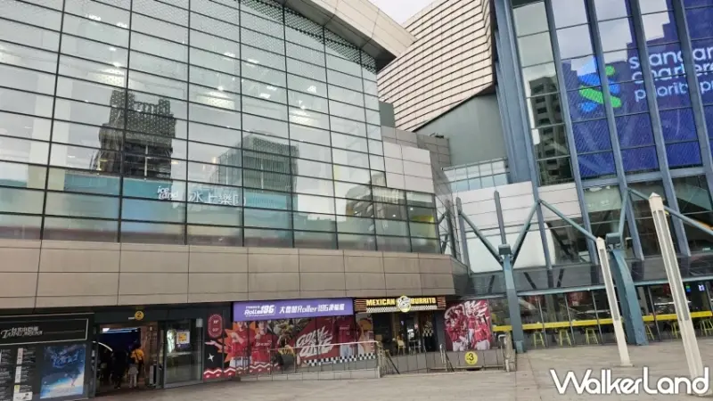 夏日室內休閒好去處！造訪台北滑冰、滑輪場，沁涼玩耍免曬太陽。冰上樂園位於台北小巨蛋2樓。 / 編輯 沈若瑄 攝影