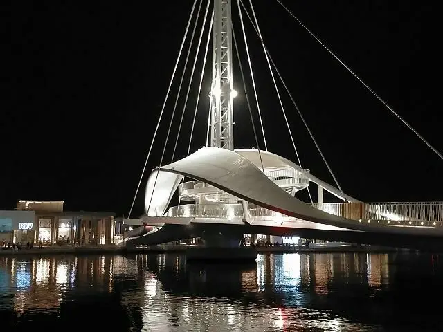 高雄駁二特區一日遊！走逛倉庫群、大港橋，周邊美食景點也不落下。 / 部落客「寶小銘」提供