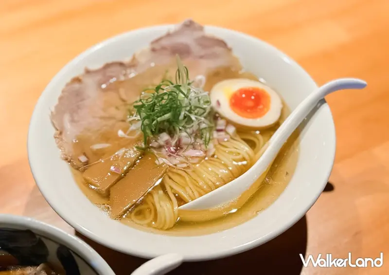 飛魚拉麵台灣也有！宜蘭蘇澳美食 飛屋拉麵 強勢回歸、沒訂位吃不到，菜單飛魚天婦羅必吃。