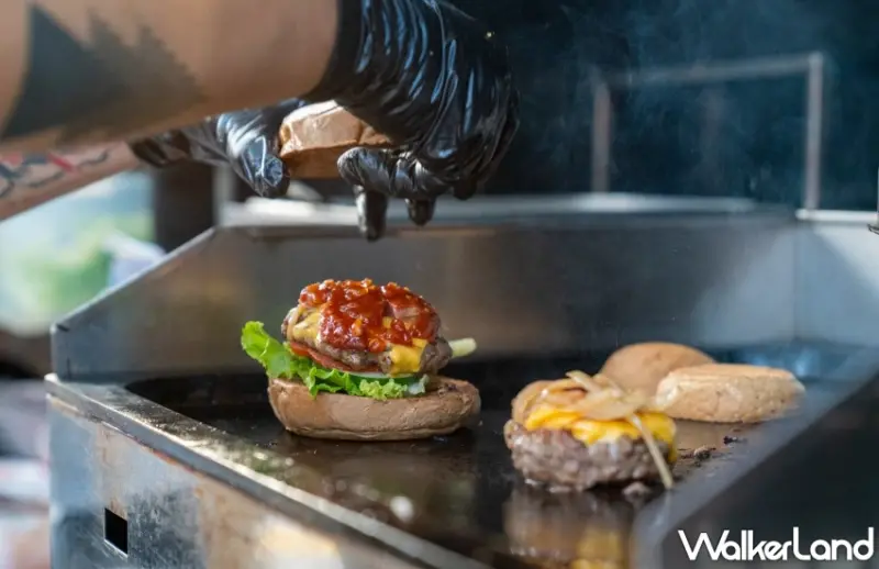 必吃美食「mini B漢堡餐車」的樸實逆襲！堅持黃金比例，帶漢堡控品嚐最真實的美式暴力美學。