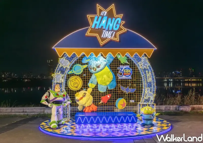 看大稻埕煙火先拍這！5米高玩具總動員摩天輪，4大免費打卡點萌翻。