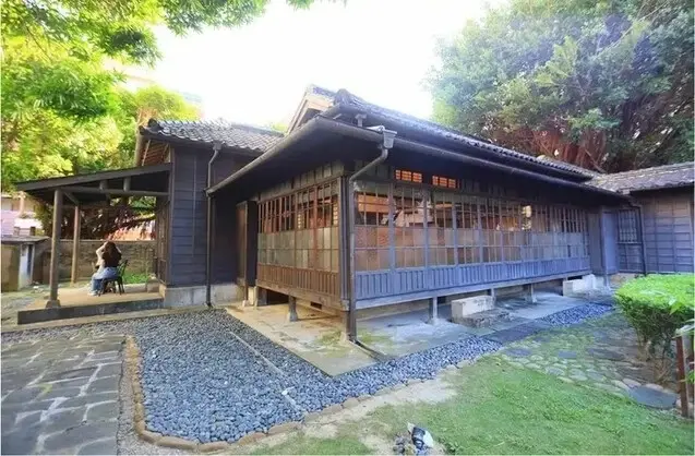 新竹市區一日遊！散步看新竹州圖書館、老屋餐廳裡吃飯，過有氣質的一天。 / 部落客「鄭小柔Charlene」提供