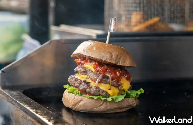 必吃美食「mini B漢堡餐車」的樸實逆襲！堅持黃金比例，帶漢堡控品嚐最真實的美式暴力美學。