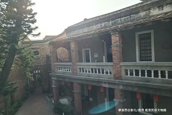 彰化鹿港小鎮之旅，走逛老街巷弄、看古蹟建築，嚐小吃也喝咖啡超滿足。 /  由部落客「潔西貝比的生活小事」提供