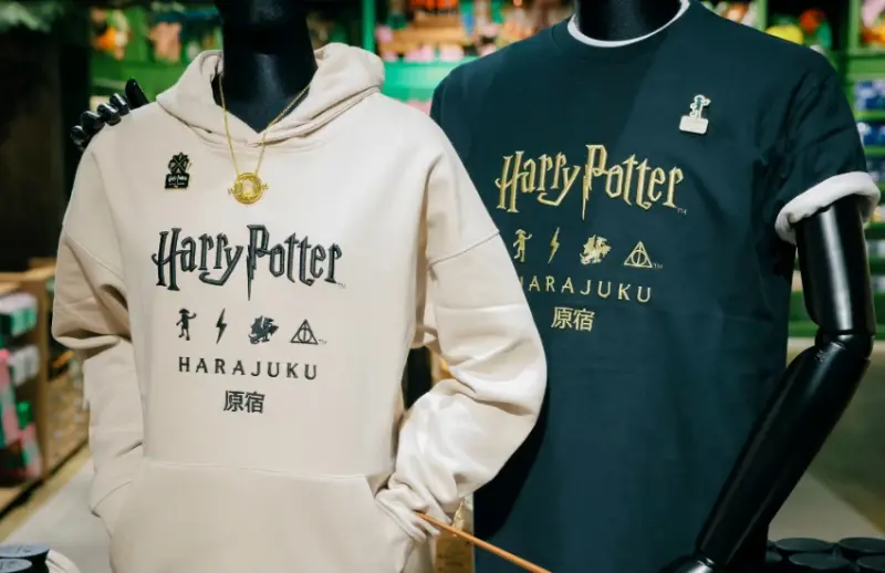 哈利波特日本首間旗艦店內裝首度公開，「禁忌森林」主題綠意空間和鷹馬互動，還有魔法購物體驗全揭露。