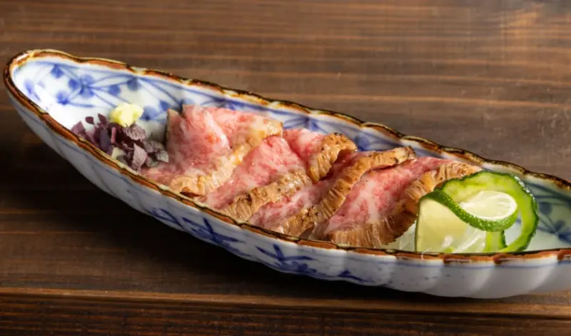 早上8點就能吃A5和牛！築地場外市場神店新開業，最高級宮崎牛早餐套餐只要2800日圓。