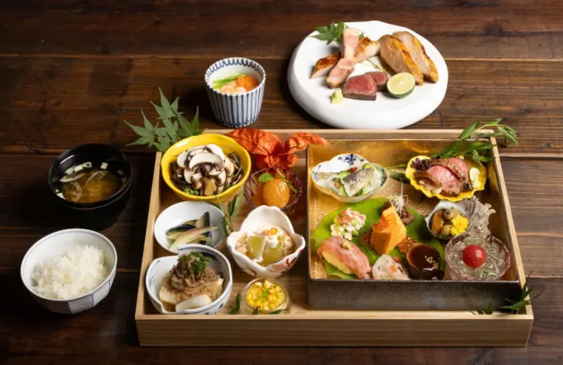 早上8點就能吃A5和牛！築地場外市場神店新開業，最高級宮崎牛早餐套餐只要2800日圓。