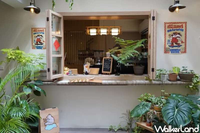 中壢咖啡廳推薦！武威堂咖啡 四層樓天井設計老宅咖啡廳，夏季限定西瓜特調必喝。