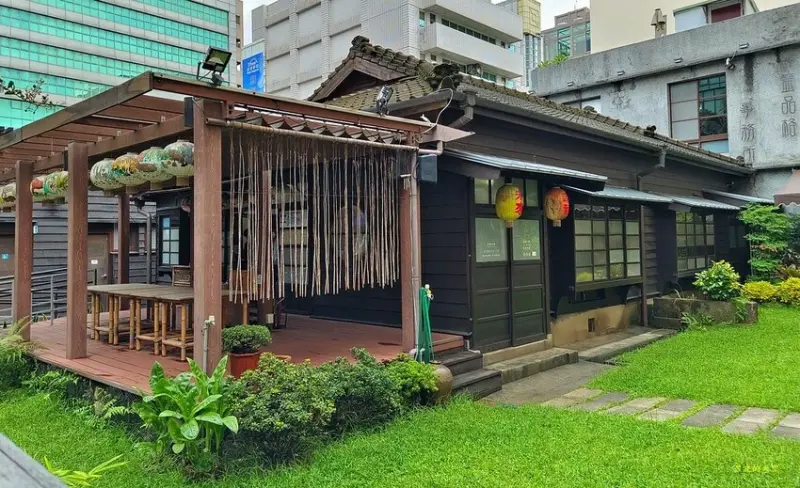 搭捷運就能到！桃園中壢老街溪一日遊，造訪日式建築拍照、河濱悠閒散步。 / 由部落客「黑皮的天空」提供