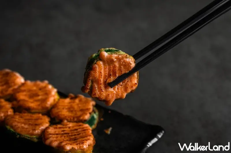 居酒屋神級美味竟能在家神還原！普橘島私廚教你如何用明太子醬讓櫛瓜華麗變身成完美下酒菜。