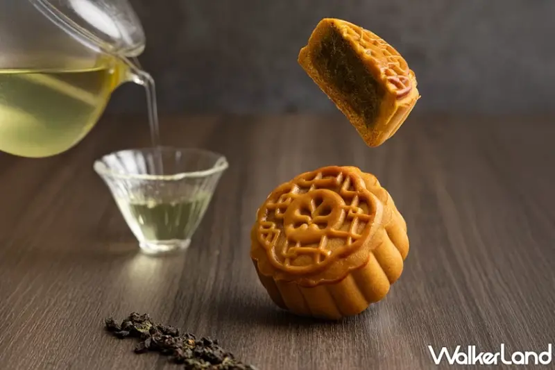 高雄飯店月餅禮盒驚見XO醬烏魚子創新口味！高雄日航酒店聯名中外餅舖，打造「日光月影」禮盒。