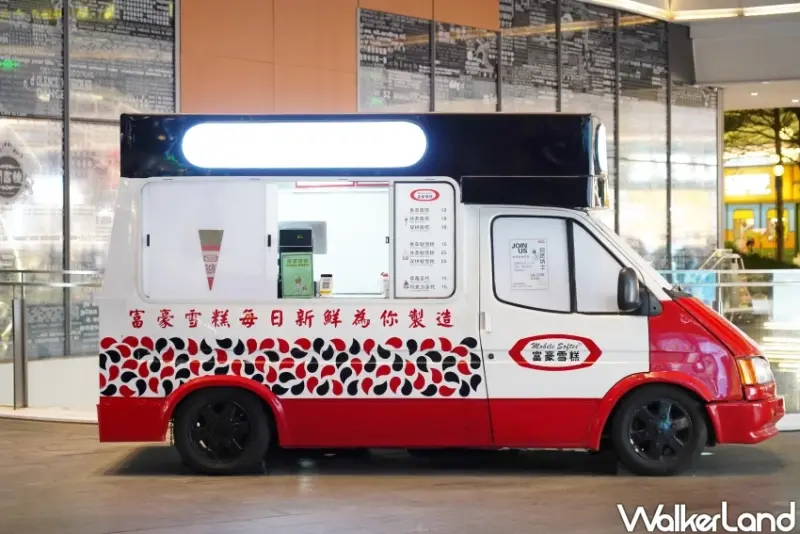 富豪雪糕深圳也吃得到！歡樂港灣香草軟雪糕熱賣，鍾書閣與摩天輪打卡景點一次滿足。