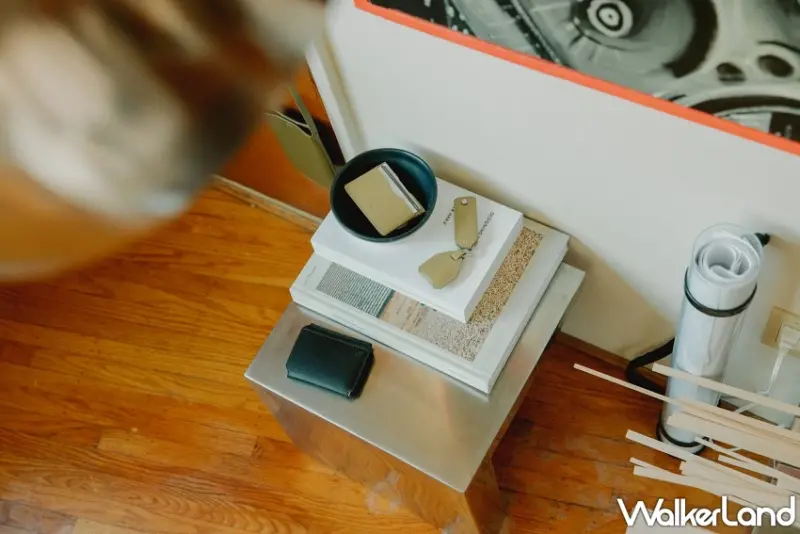 LOJEL聯名成真咖啡推限定下午茶！讓Oliver插畫躍上VOJA純白行李箱帶你展開城市漫旅。