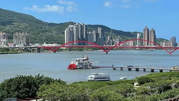 台北自然系約會景點推薦！河岸散步、登山夜景、同心水池，不花錢也很浪漫。 / 部落客「大海愛上藍天」提供