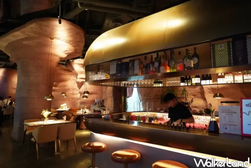 深圳景觀餐廳推薦！遇見花瓣 融合花藝設計、多國料理餐廳，盡覽摩天輪與海灣美景。