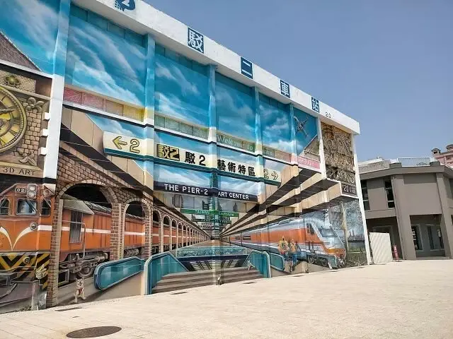 高雄駁二特區一日遊！走逛倉庫群、大港橋，周邊美食景點也不落下。 / 部落客「寶小銘」提供